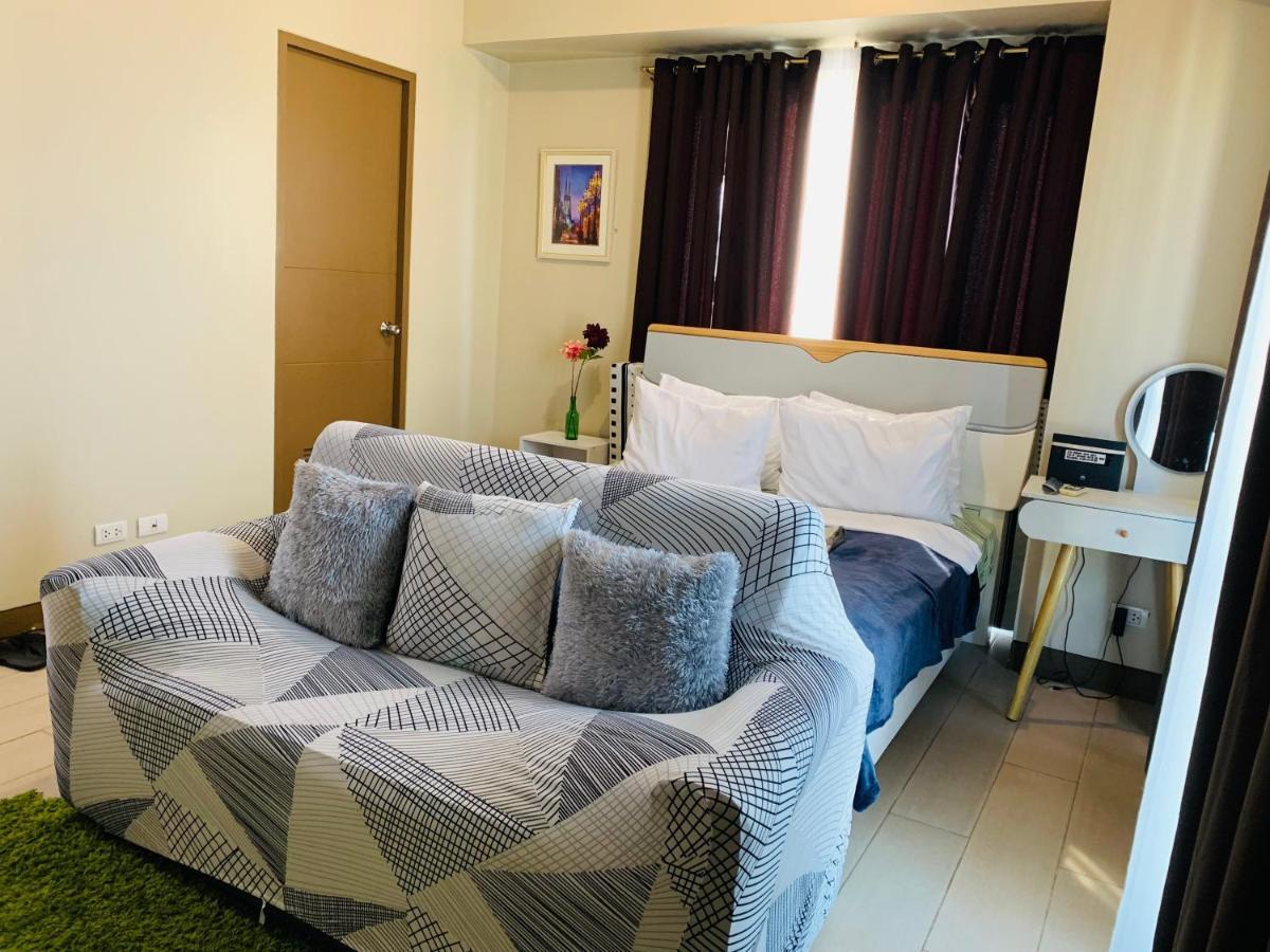 Two Palm Tree Villas Condominium - Studio 8Th Fl With Balcony - Across Terminal 3 Airport Pasay Buitenkant foto