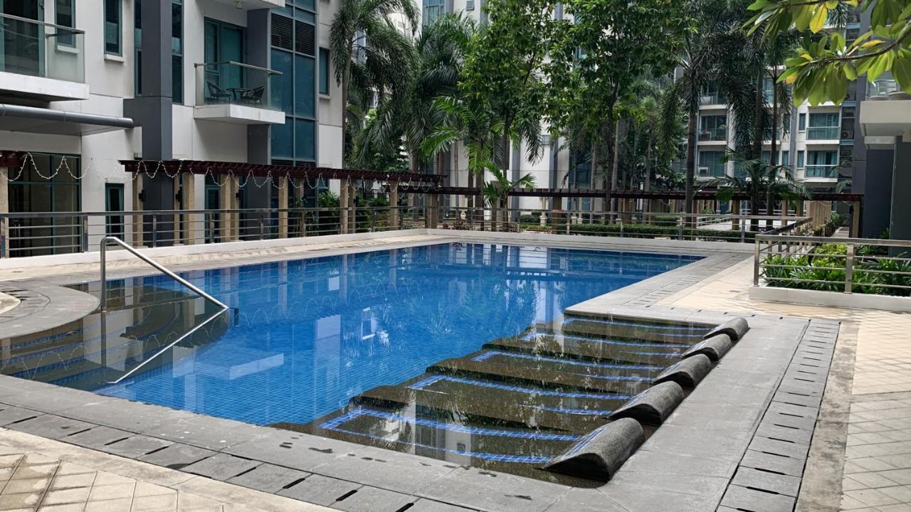 Two Palm Tree Villas Condominium - Studio 8Th Fl With Balcony - Across Terminal 3 Airport Pasay Buitenkant foto