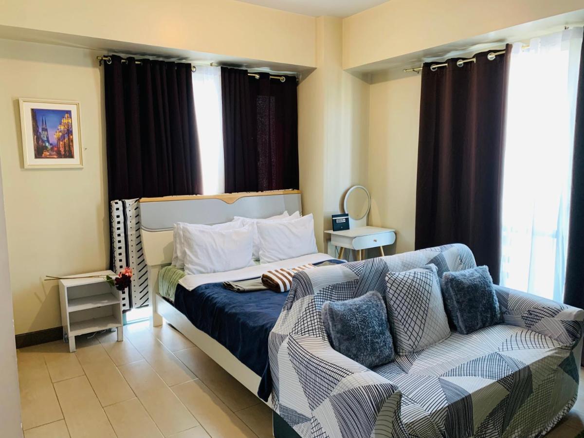 Two Palm Tree Villas Condominium - Studio 8Th Fl With Balcony - Across Terminal 3 Airport Pasay Buitenkant foto