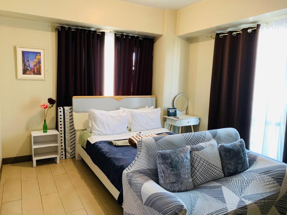Two Palm Tree Villas Condominium - Studio 8Th Fl With Balcony - Across Terminal 3 Airport Pasay Buitenkant foto