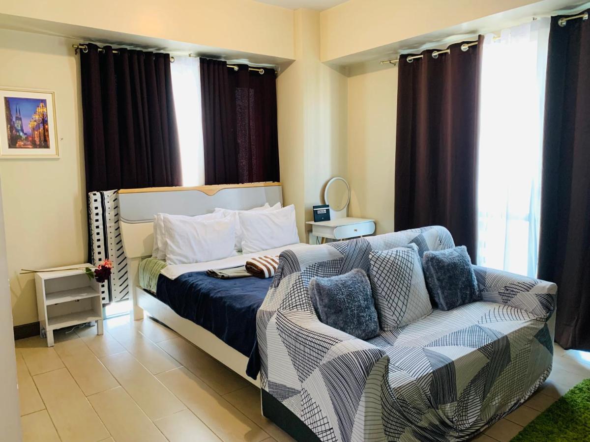 Two Palm Tree Villas Condominium - Studio 8Th Fl With Balcony - Across Terminal 3 Airport Pasay Buitenkant foto