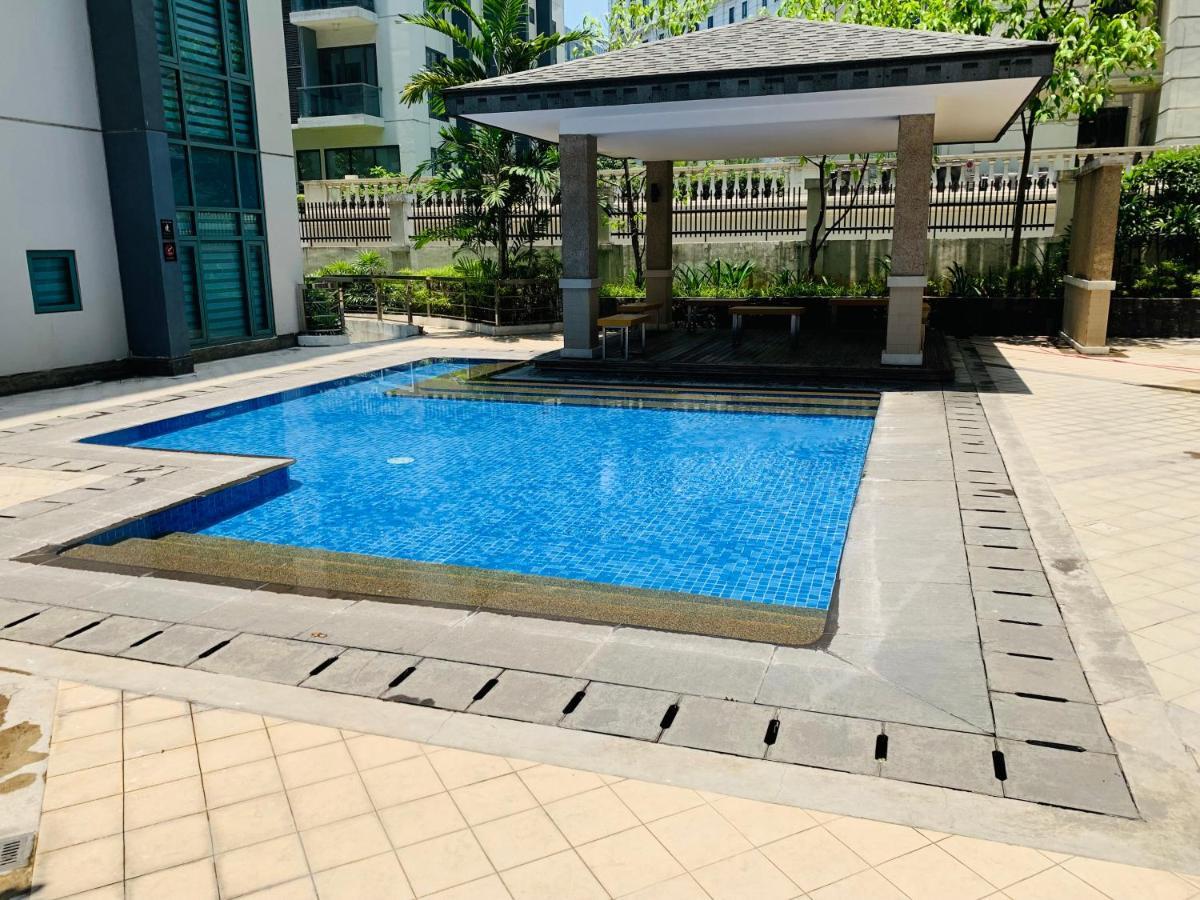 Two Palm Tree Villas Condominium - Studio 8Th Fl With Balcony - Across Terminal 3 Airport Pasay Buitenkant foto