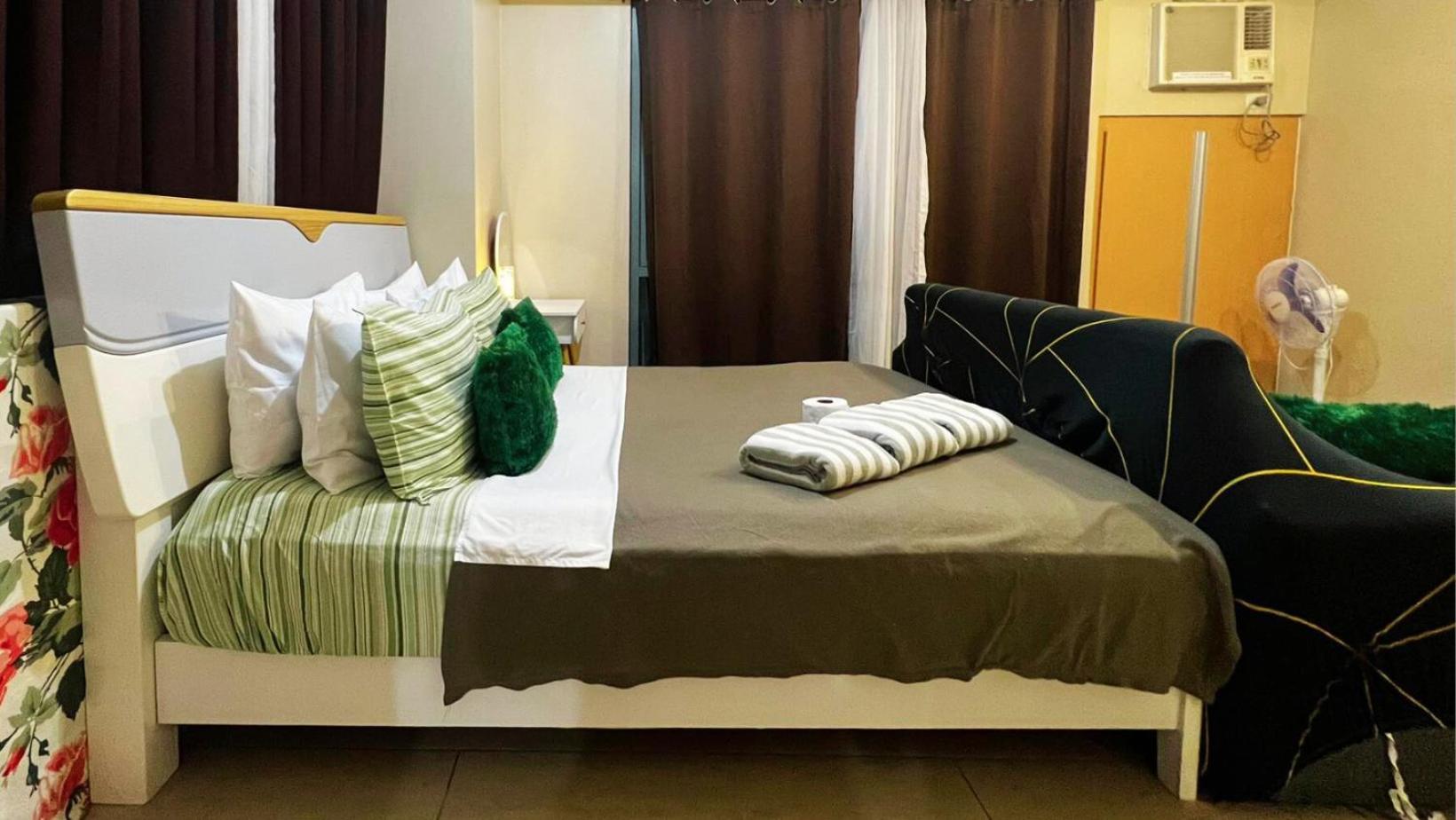 Two Palm Tree Villas Condominium - Studio 8Th Fl With Balcony - Across Terminal 3 Airport Pasay Buitenkant foto