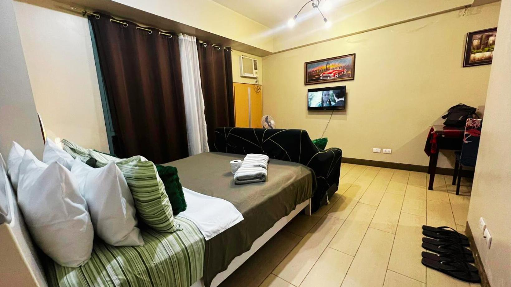 Two Palm Tree Villas Condominium - Studio 8Th Fl With Balcony - Across Terminal 3 Airport Pasay Buitenkant foto